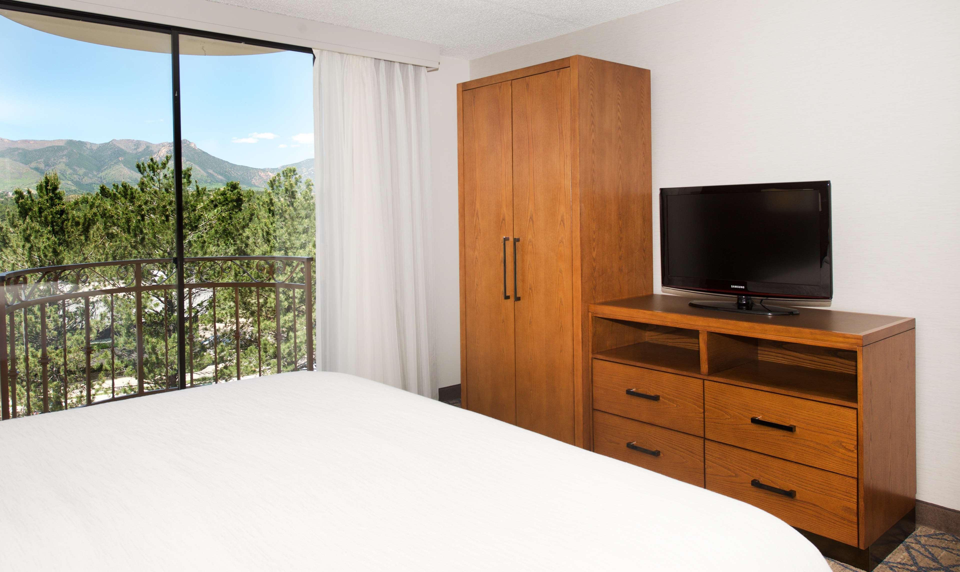 Embassy Suites By Hilton Colorado Springs Ngoại thất bức ảnh