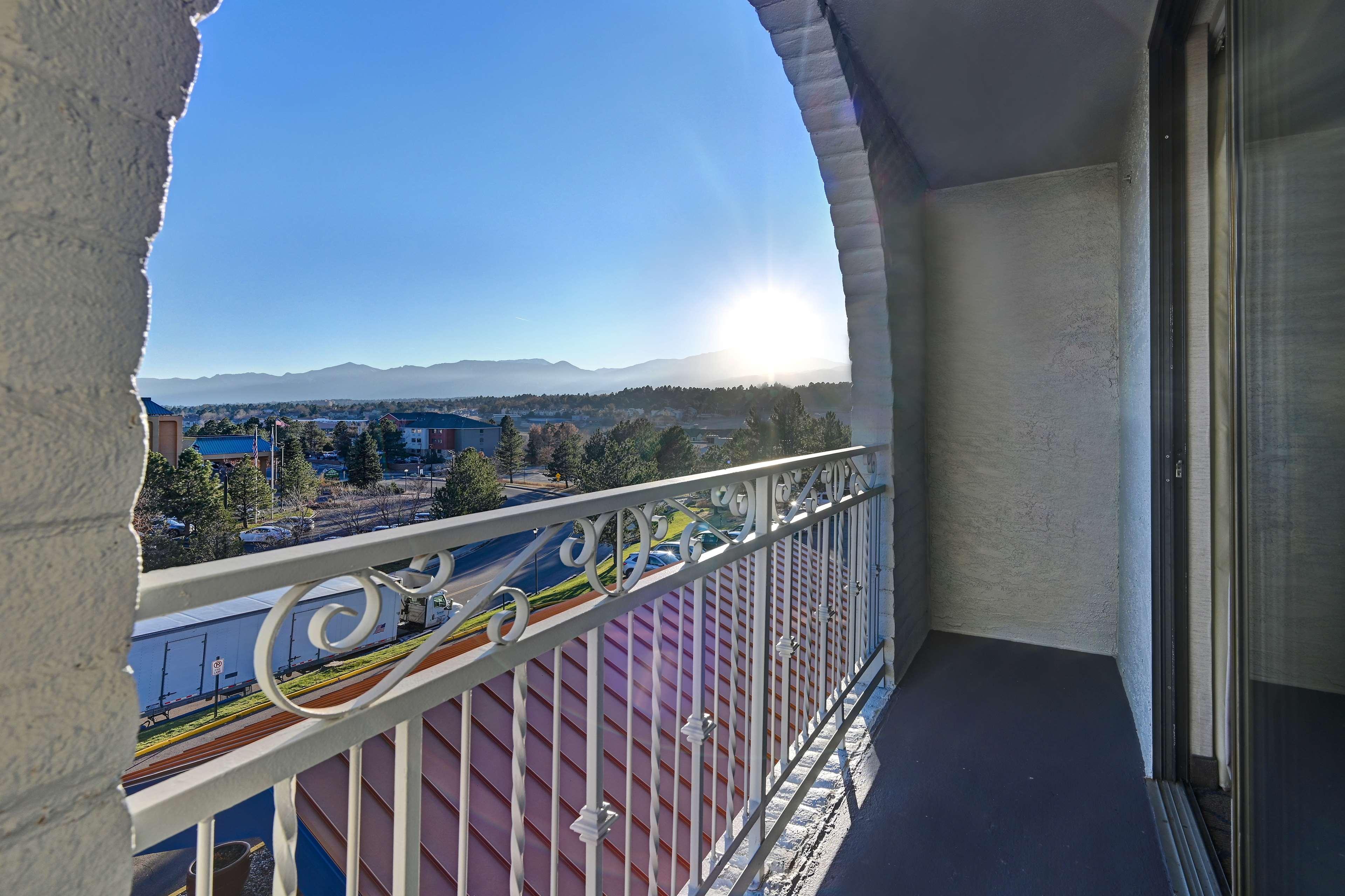 Embassy Suites By Hilton Colorado Springs Ngoại thất bức ảnh