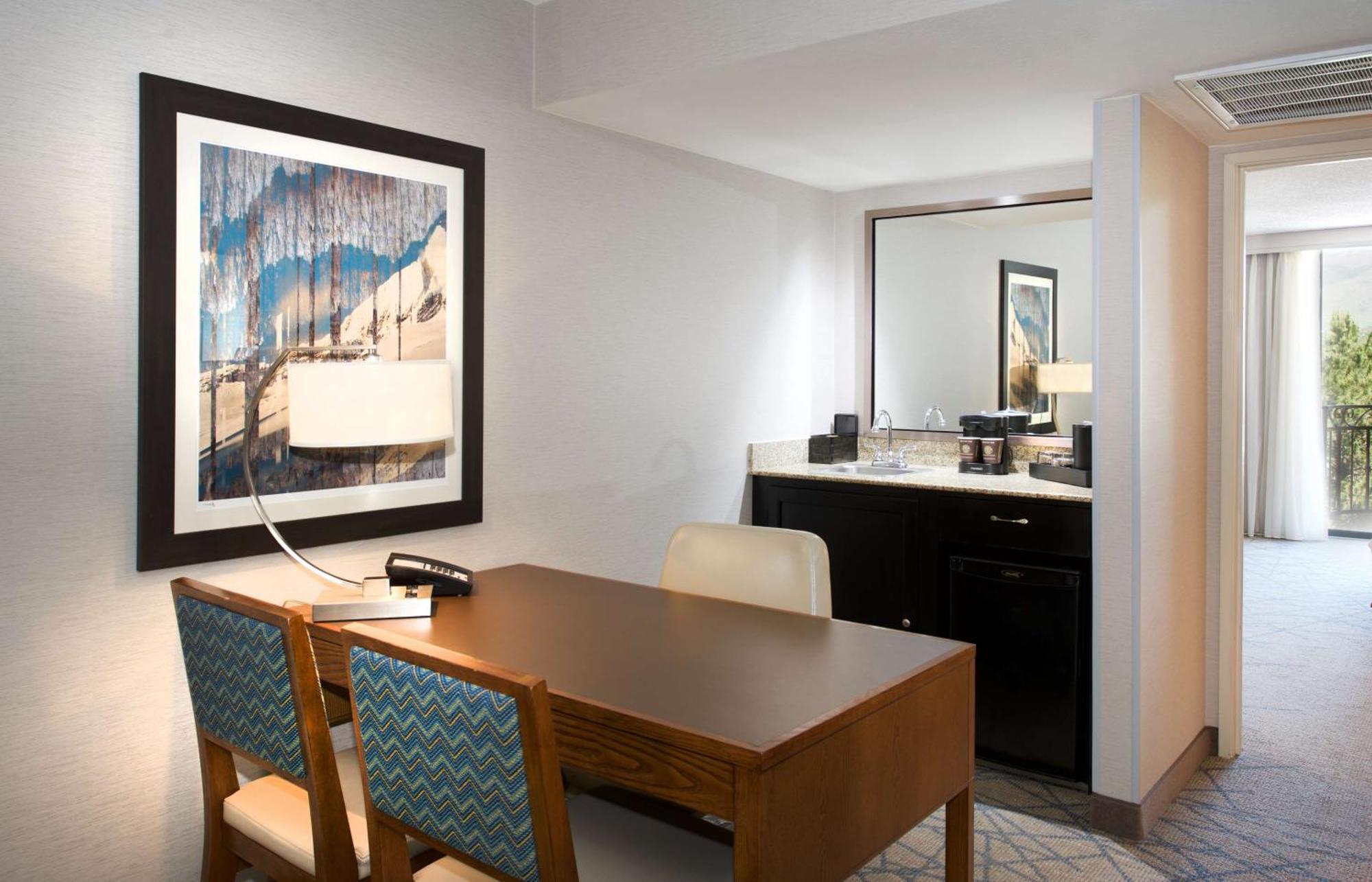 Embassy Suites By Hilton Colorado Springs Ngoại thất bức ảnh
