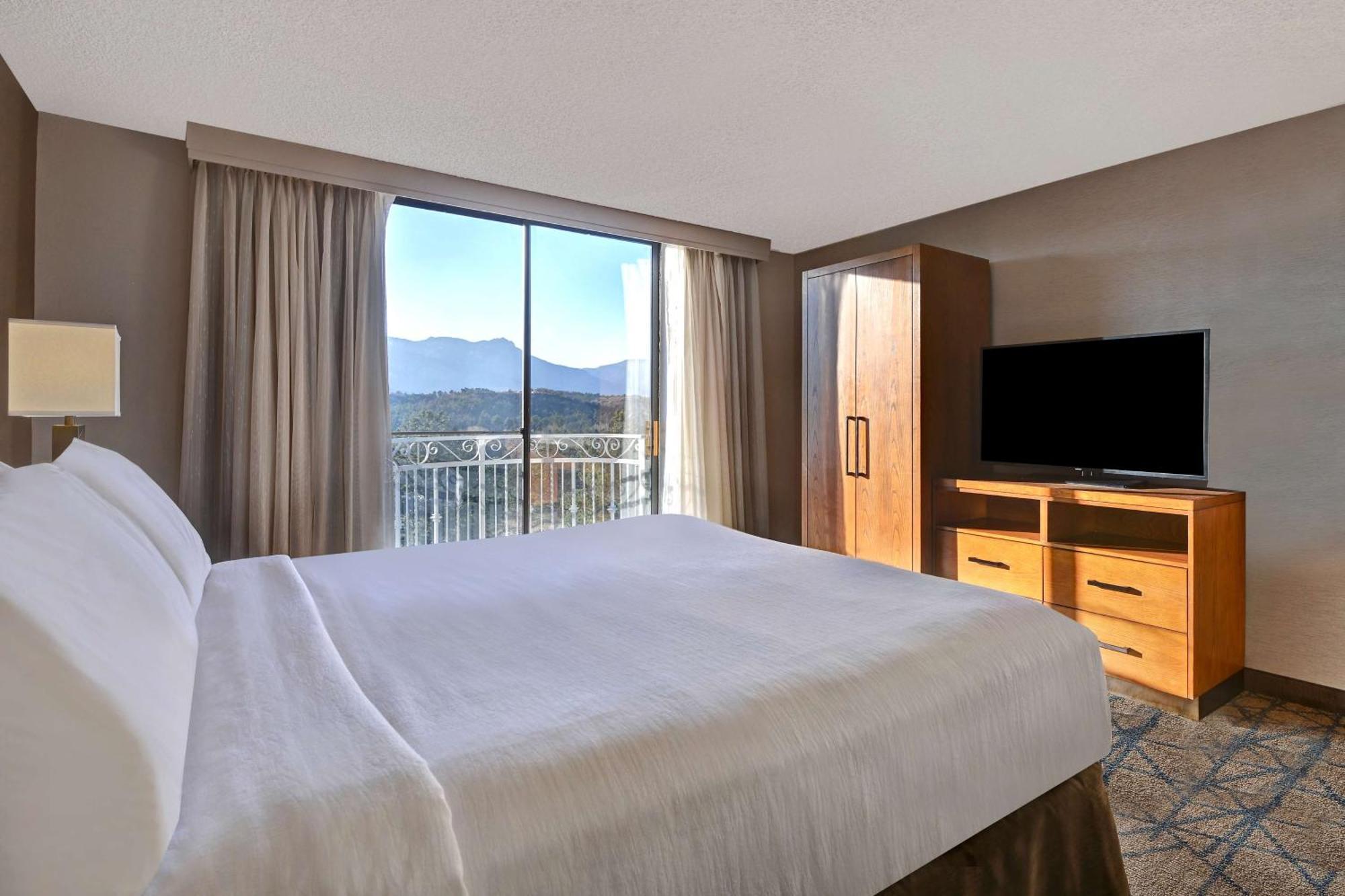 Embassy Suites By Hilton Colorado Springs Ngoại thất bức ảnh