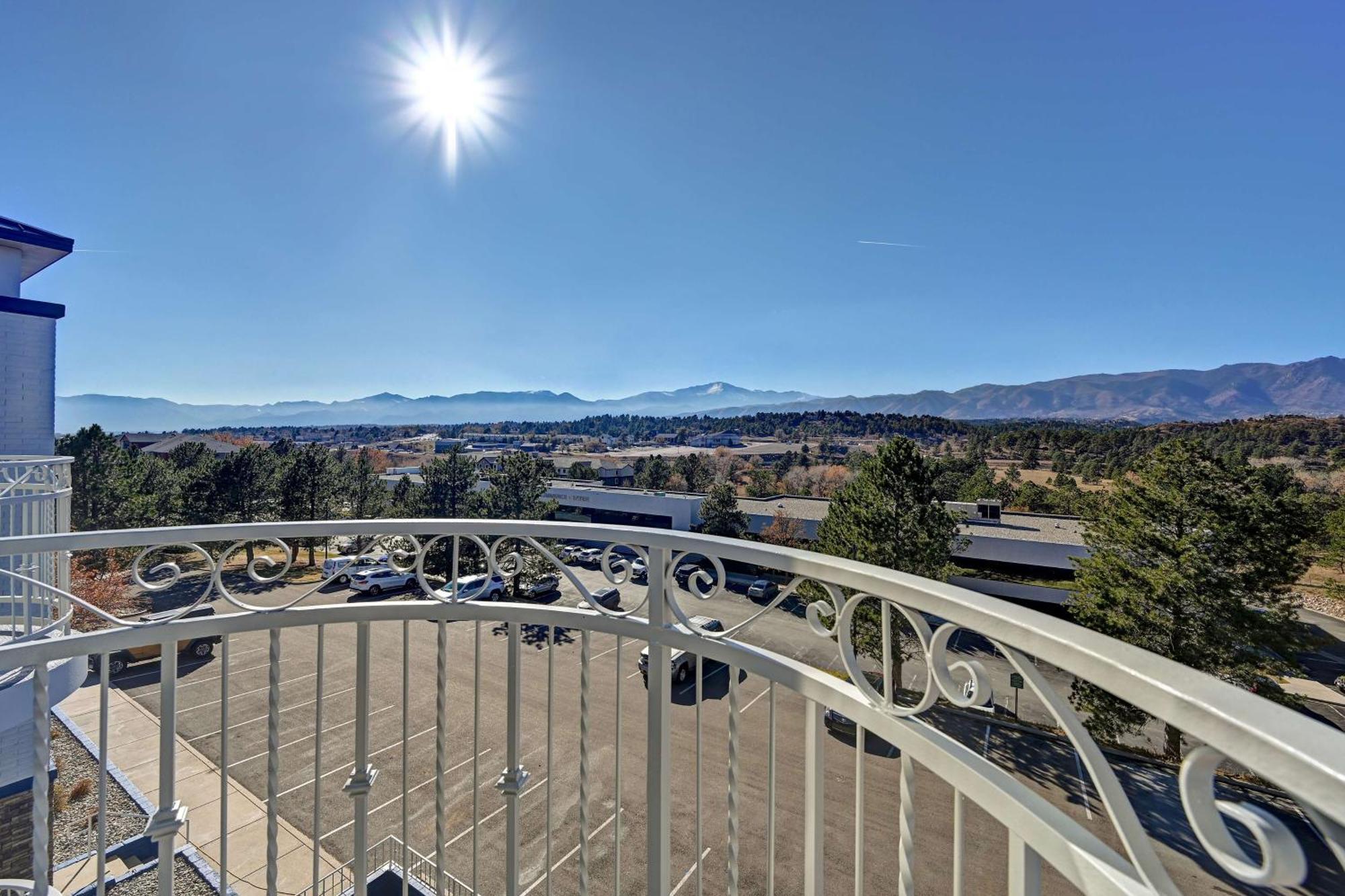 Embassy Suites By Hilton Colorado Springs Ngoại thất bức ảnh