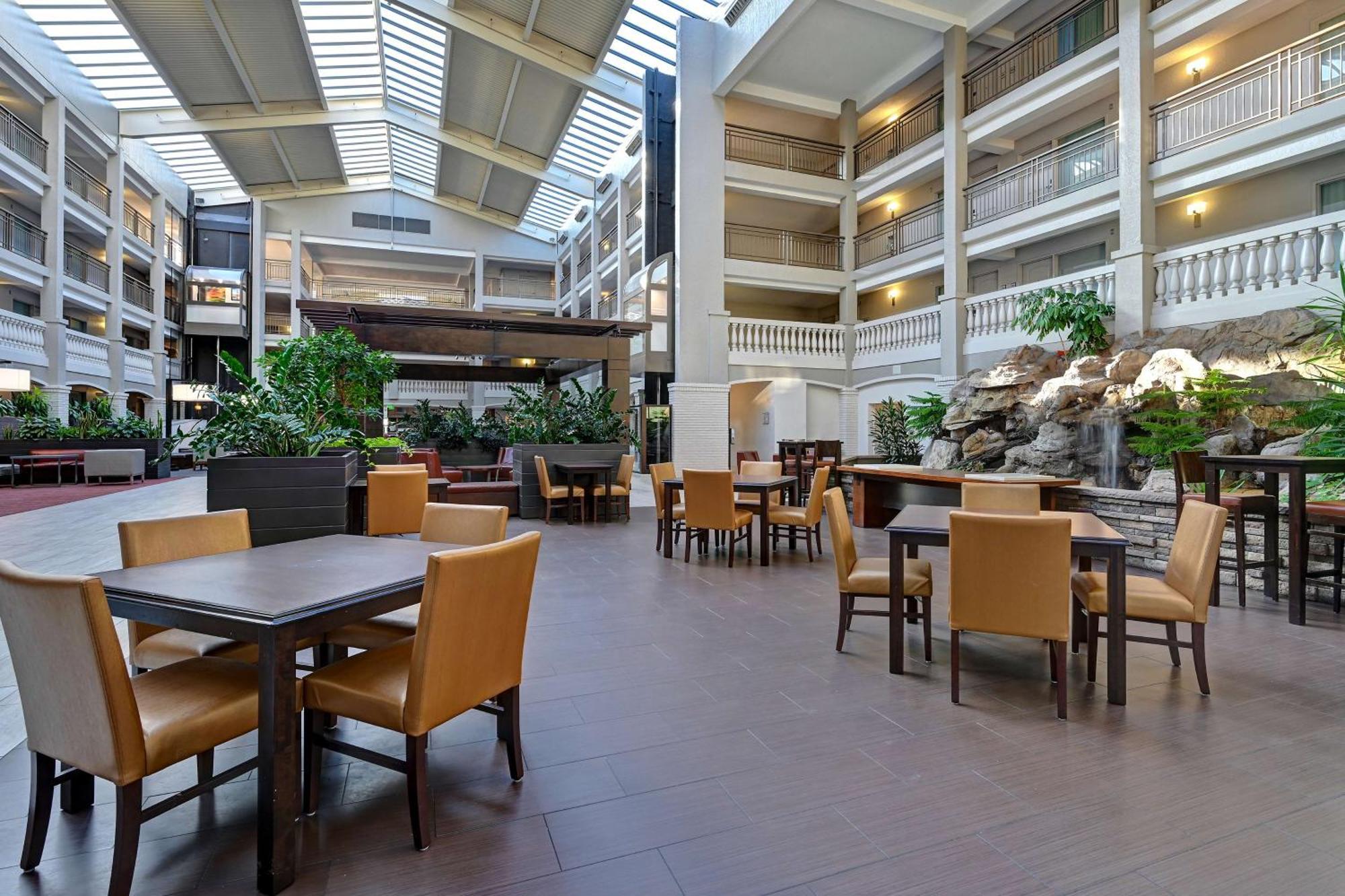 Embassy Suites By Hilton Colorado Springs Ngoại thất bức ảnh
